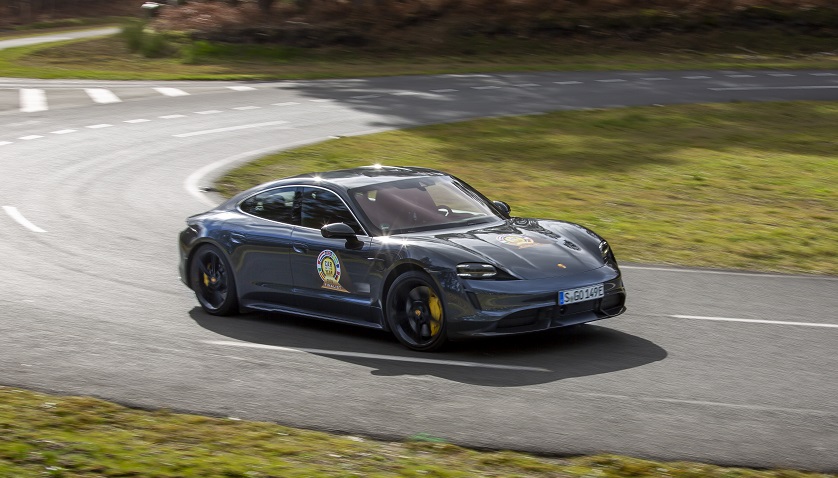COTY_2020_Porsche_Taycan_0096