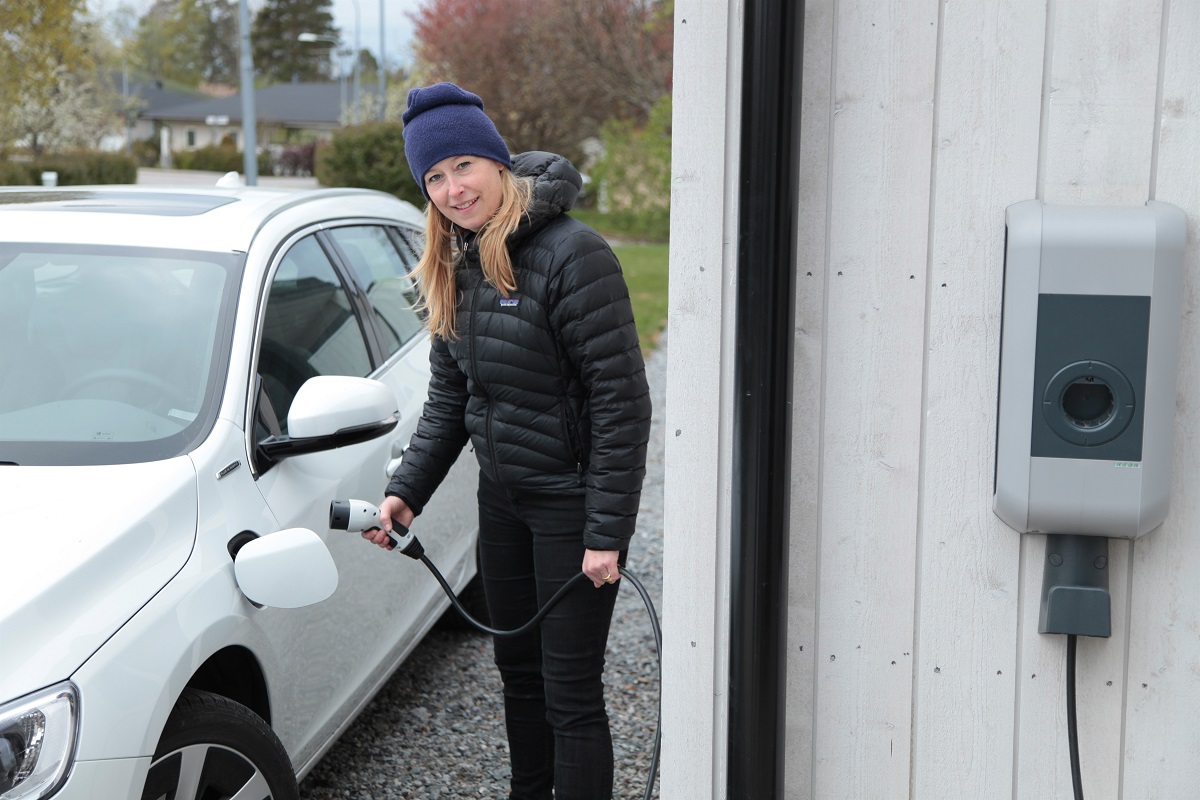 146378_The_Jogensj_family_with_their_Volvo_V60_Plug-in_Hybrid