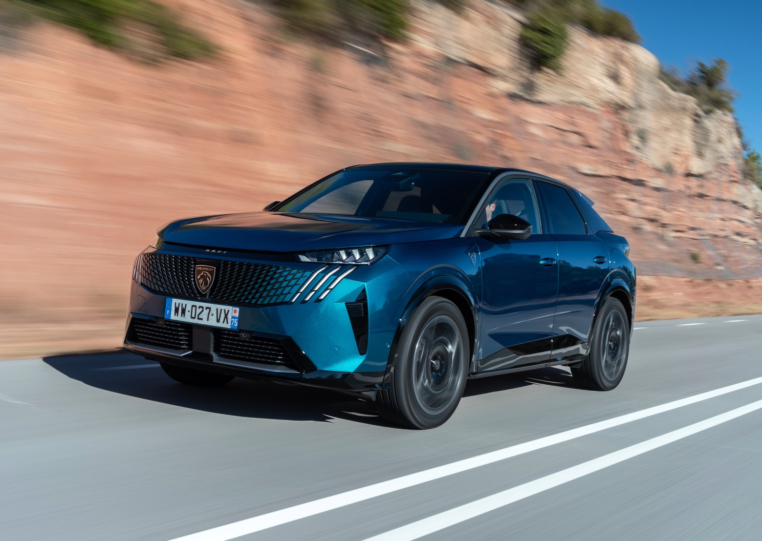 PEUGEOT_E3008_COTYTESTDRIVE_2311TC080