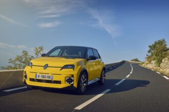 Renault 5 E-Tech electric - iconic cinq version - Pop Yellow!