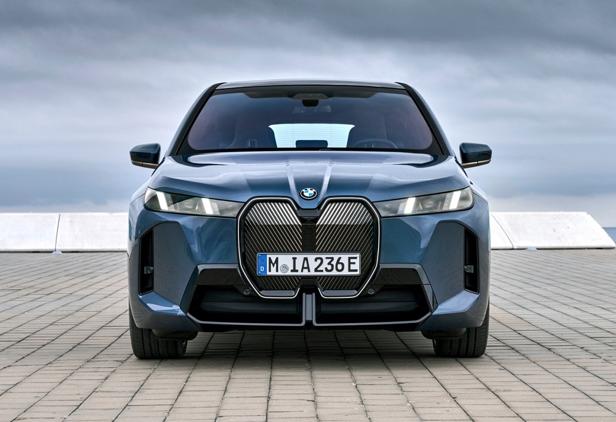 P90589923_highRes_the-new-bmw-ix-xdriv